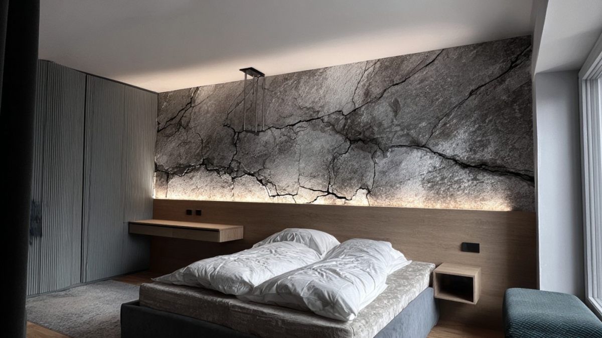 Graue Schlafzimmerwand in Felsoptik